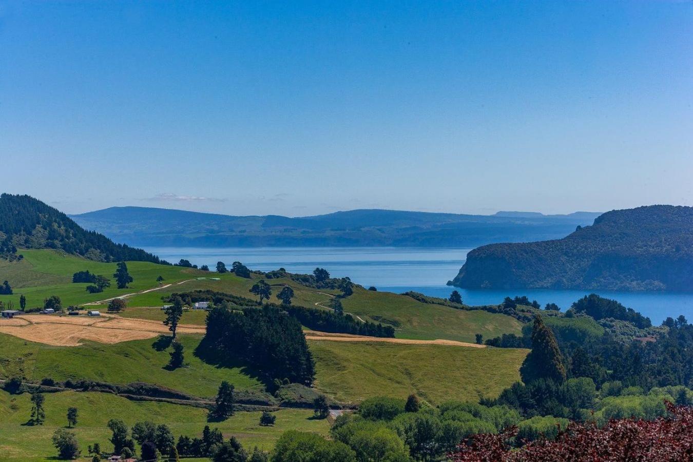 Scenic Solitude - Wake Up To Lake And Mountain Views! Taupo Exterior foto