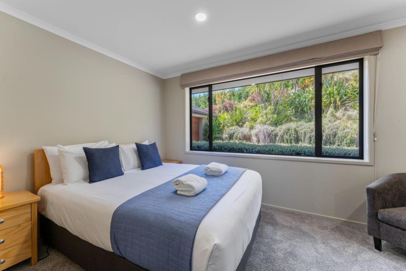 Scenic Solitude - Wake Up To Lake And Mountain Views! Taupo Exterior foto